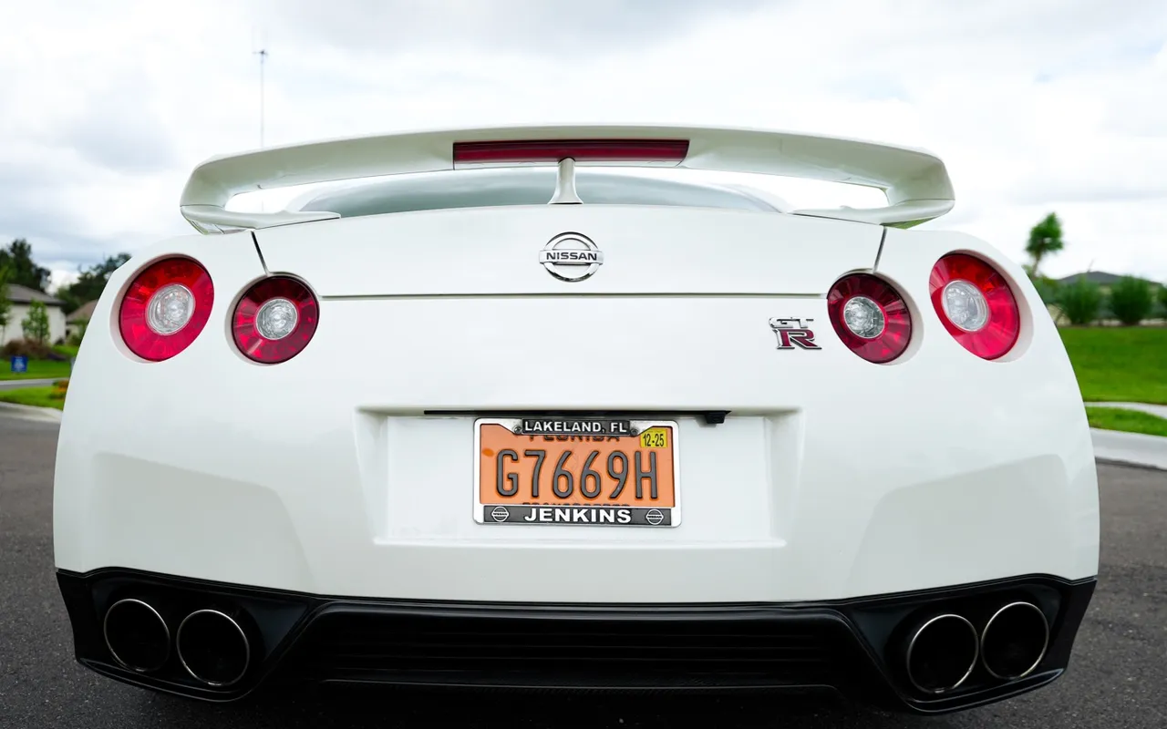 2013 Nissan R35 GTR - Secondary View