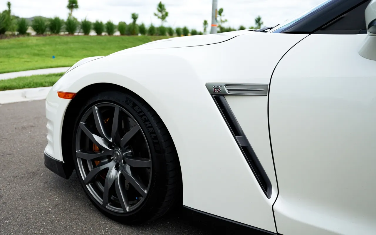 2013 Nissan R35 GTR - Secondary View
