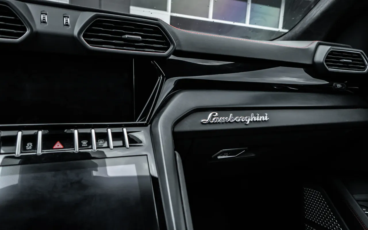 2021 Lamborghini Urus - Secondary View