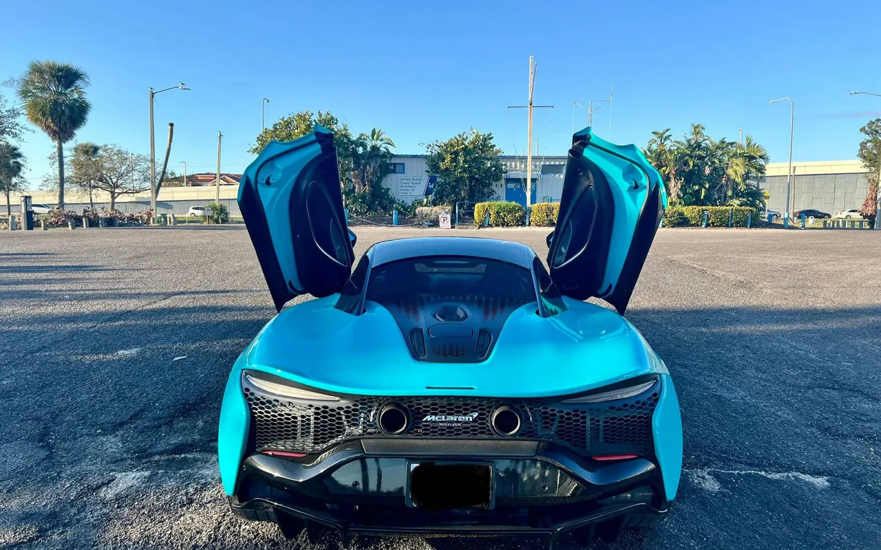 2023 McLaren Artura - Secondary View