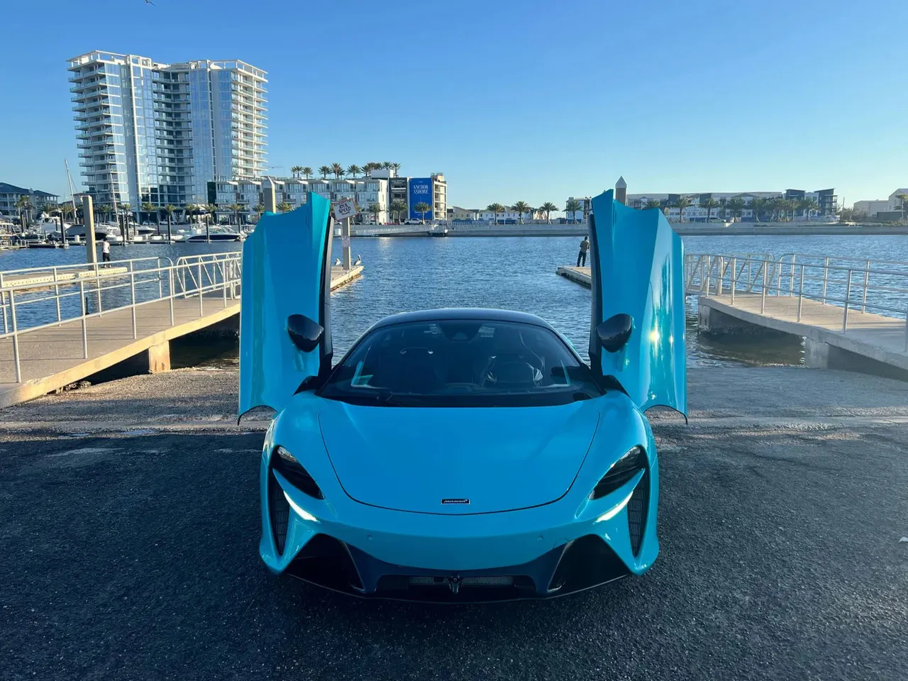 2023 McLaren Artura