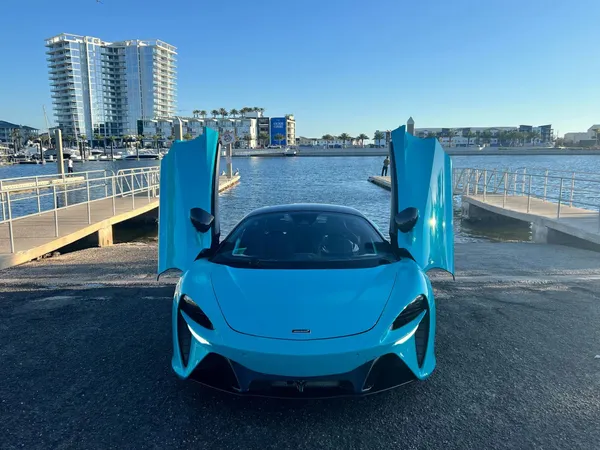 2023 McLaren Artura